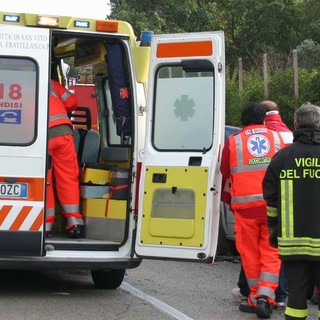 Volpiano, una moto si schianta contro un'auto: muore un 38enne