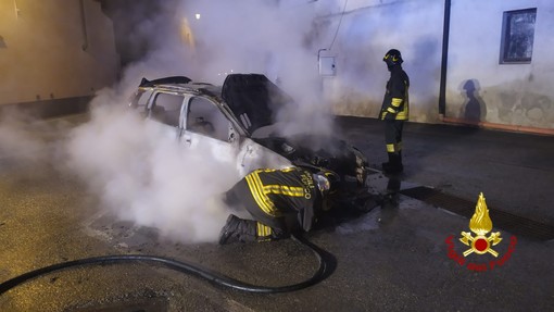 auto in fiamme