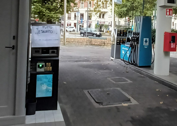 Guerra al caro pieno: Eni lancia il price cap sui carburanti da lunedì 28 settembre