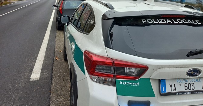 Usa il pass d'auto del parente defunto per parcheggiare al mercato: sanzionato a Chivasso