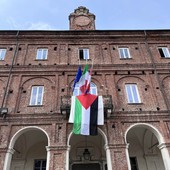 Esposta la bandiera palestinese al Comune di Chivasso
