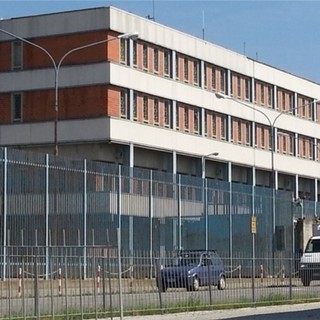Lancia un televisore contro un agente: ancora violenze dentro il carcere di Ivrea