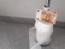 carta igienica e soldi