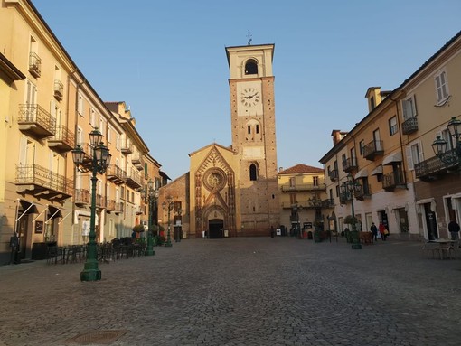 Chivasso: torna il "Weekend dei Saldi" con negozi aperti ed eventi nel centro storico Chivasso: torna il "Weekend dei Saldi" con negozi aperti ed eventi nel centro storico