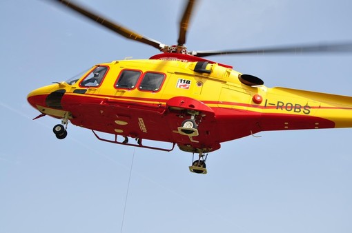 Vidracco, auto precipita per settanta metri in una scarpata: tragedia in Valchiusella Vidracco, auto precipita per settanta metri in una scarpata: tragedia in Valchiusella