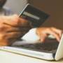 Pagamenti digitali: quanti sono gli italiani che hanno detto addio ai contanti