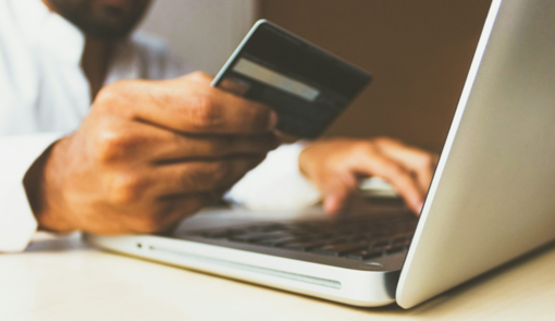 Pagamenti digitali: quanti sono gli italiani che hanno detto addio ai contanti