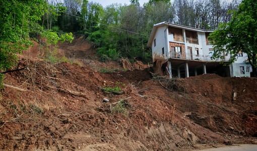 Una della case evacuate in una frazione di Castellamonte