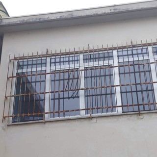 Ladri in azione alle scuole di Brandizzo (foto del sindaco Paolo Bodoni)