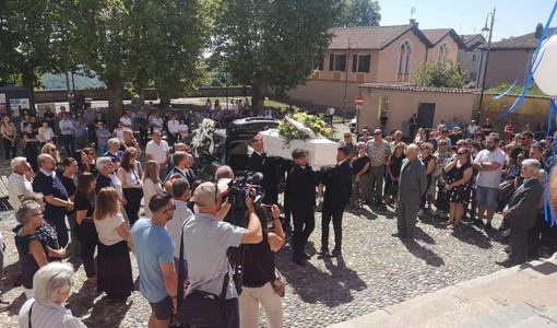 Commozione al funerale di Jacopo Peretti, vittima dell'esplosione di via Nizza