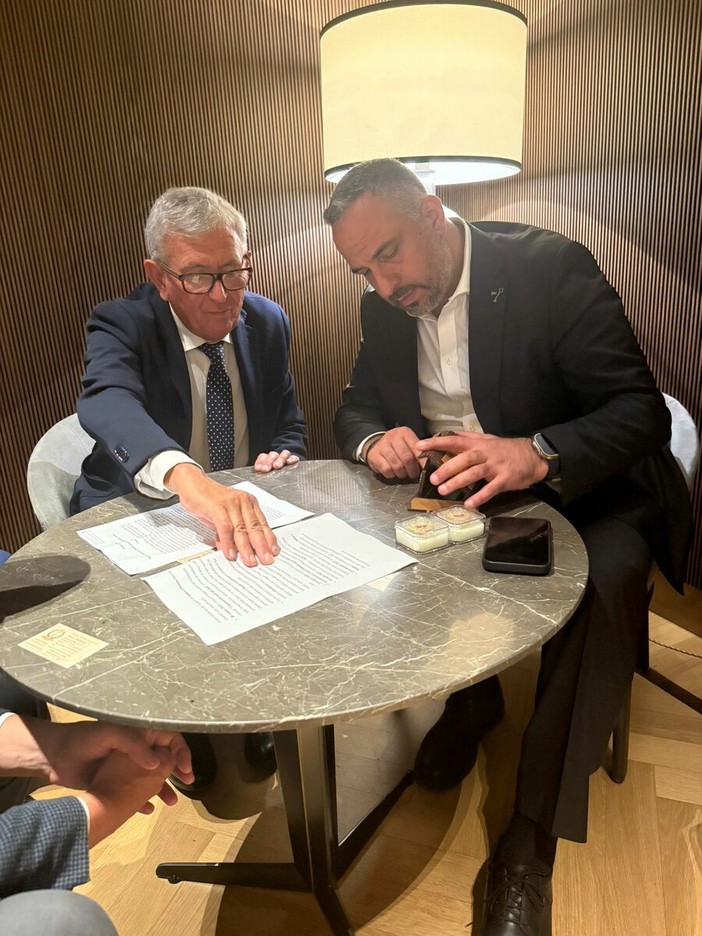 L'incontro tra i due sindaci di Chivasso e Betlemme