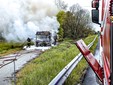Un bus divorato dalle fiamme a Volpiano