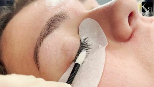 Laminazione ciglia: l’evoluzione della tecnica coreana per uno sguardo naturale e curato Laminazione ciglia: l’evoluzione della tecnica coreana per uno sguardo naturale e curato