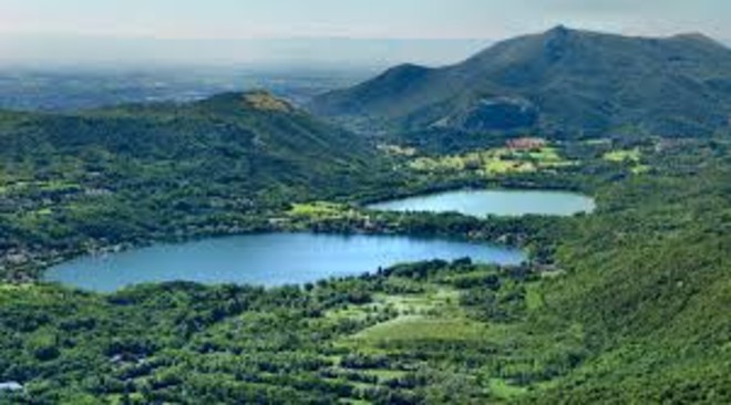 Una immagine di repertorio del lago di Avigliana