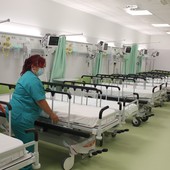 Il Covid è meno aggressivo: in Piemonte prosegue il calo dei ricoveri negli ospedali