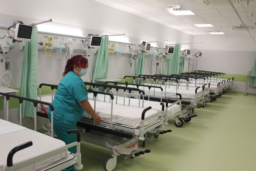 Il Covid è meno aggressivo: in Piemonte prosegue il calo dei ricoveri negli ospedali