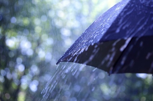 ombrello e pioggia