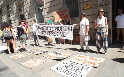 Scuola,  la protesta dei docenti arriva a Palazzo Lascaris