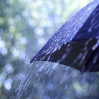 ombrello e pioggia