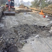 Proseguono i lavori per la riapertura del ponticello sul Rivo Cravan a Volpiano