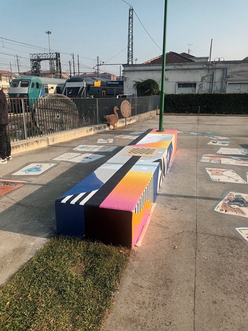 Dopo gli atti vandalici ripristinato il decoro parco giochi di piazza XII Maggio a Chivasso Dopo gli atti vandalici ripristinato il decoro parco giochi di piazza XII Maggio a Chivasso
