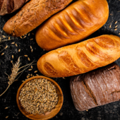 Tanti tipi di pane sul tavolo