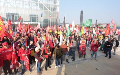 Davanti alla Regione per salvare il trasporto pubblico: &quot;Più assunzioni e più mezzi per un servizio dignitoso&quot;