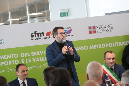 Matteo Salvini parla al microfono