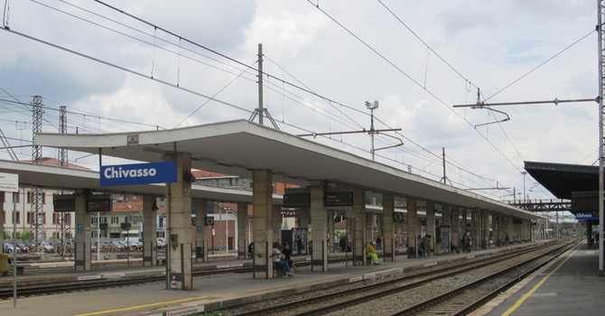 Una immagine della stazione di Chivasso