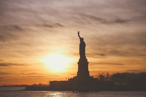 Statua della libertà al tramonto Statua della libertà al tramonto