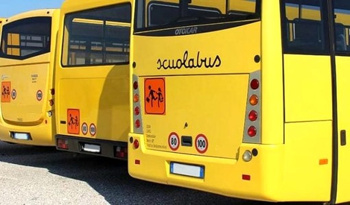 Chivasso ha due nuovi scuolabus Chivasso ha due nuovi scuolabus