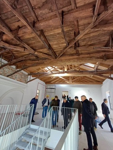 Una foto del sopralluogo nella nuova biblioteca