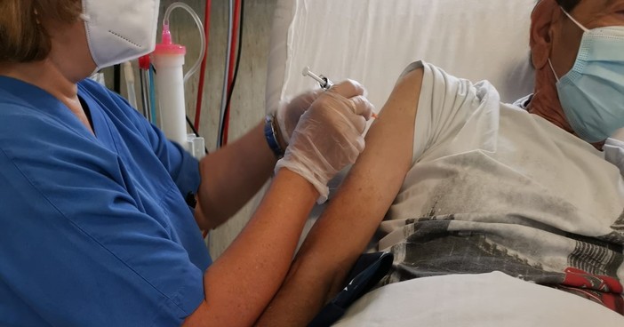 Covid, 20.325 vaccinati oggi in Piemonte. Unità mobili presenti al Salone del Libro