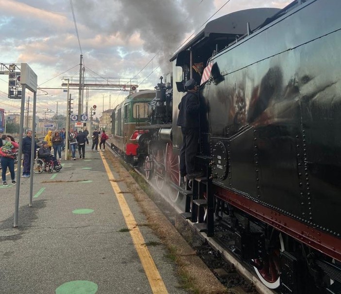 La Chivasso-Asti tra treni storici, tartufi, vino e nocciolini