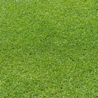 Tappeto erba sintetica: praticità, drenaggio e comfort sotto i piedi