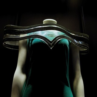 Dagli abiti de 'Il diavolo veste Prada 2' alla tunica di Hopkins, costumi di scena in mostra a Cinecittà