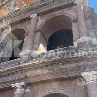 Operaio morto al Colosseo, gli altoparlanti annunciano la chiusura per lutto Operaio morto al Colosseo, gli altoparlanti annunciano la chiusura per lutto