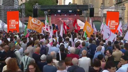 Centrosinistra, campo largo a Napoli: il comizio interrotto da Potere al Popolo Centrosinistra, campo largo a Napoli: il comizio interrotto da Potere al Popolo
