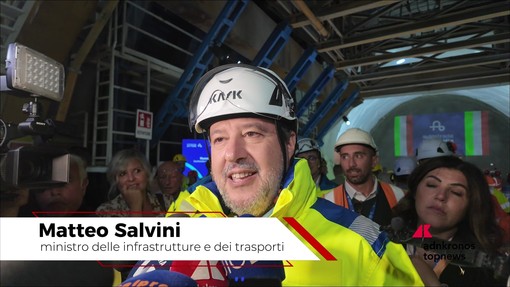 Salvini: "Ampliamento A1 per un'Italia più moderna, sicura e veloce" Salvini: "Ampliamento A1 per un'Italia più moderna, sicura e veloce"