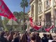 Sciopero scuola, a Roma fumogeni e bombe carta davanti Ministero Istruzione: "Valditara apri le porte"