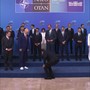 Trump 'boccia' le sneaker di Rama al vertice Nato Trump 'boccia' le sneaker di Rama al vertice Nato