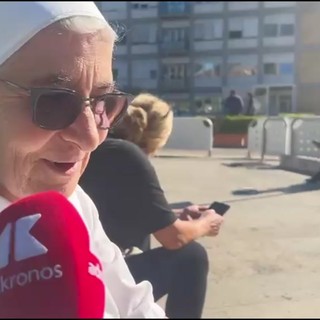 Da Viterbo al Gemelli per Leone XIV, una suora 80enne: "Si può pregare ovunque ma oggi volevo essere vicina al Papa" Da Viterbo al Gemelli per Leone XIV, una suora 80enne: "Si può pregare ovunque ma oggi volevo essere vicina al Papa"