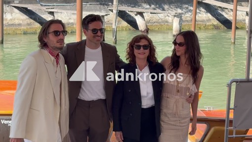 Susan Sarandon, Luca Marinelli e Alicia Vikander a Venezia 83: l'arrivo al Lido per 'The Echo Chamber' Susan Sarandon, Luca Marinelli e Alicia Vikander a Venezia 83: l'arrivo al Lido per 'The Echo Chamber'