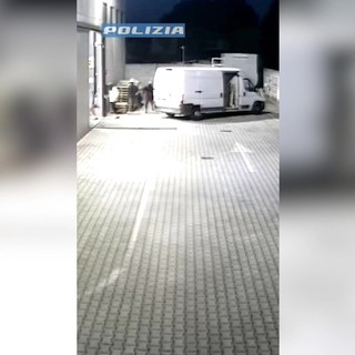 Padova, 13 furti di rame in 4 mesi per un milione di euro: i video degli assalti ai magazzini Padova, 13 furti di rame in 4 mesi per un milione di euro: i video degli assalti ai magazzini