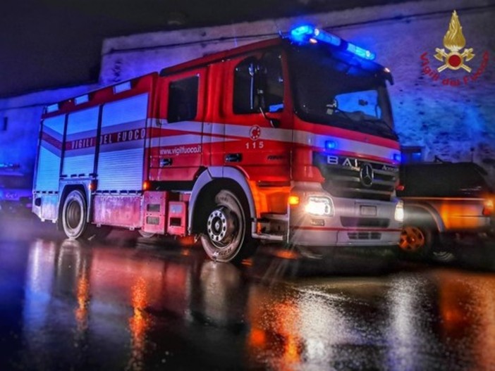 Noasca, incendio distrugge le cucine di un hotel proprio nella notte della Vigilia Noasca, incendio distrugge le cucine di un hotel proprio nella notte della Vigilia