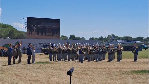 Meloni a Foggia, passa in rassegna un reparto d'onore della Guardia di Finanza