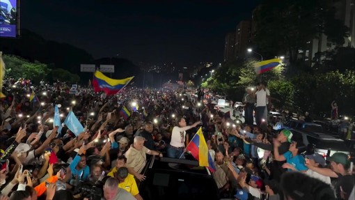 Machado torna in Venezuela dopo un anno di esilio, ad accoglierla una folla oceanica