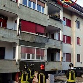 La palazzina interessata dall'incendio La palazzina interessata dall'incendio