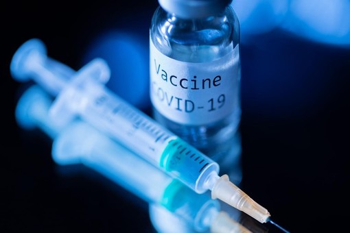 Chivasso: all'hub vaccinale si brinda al nuovo anno e alle 110 mila dosi inoculate