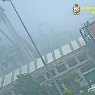 Otto anni fa il crollo del ponte Morandi, il video della tragedia